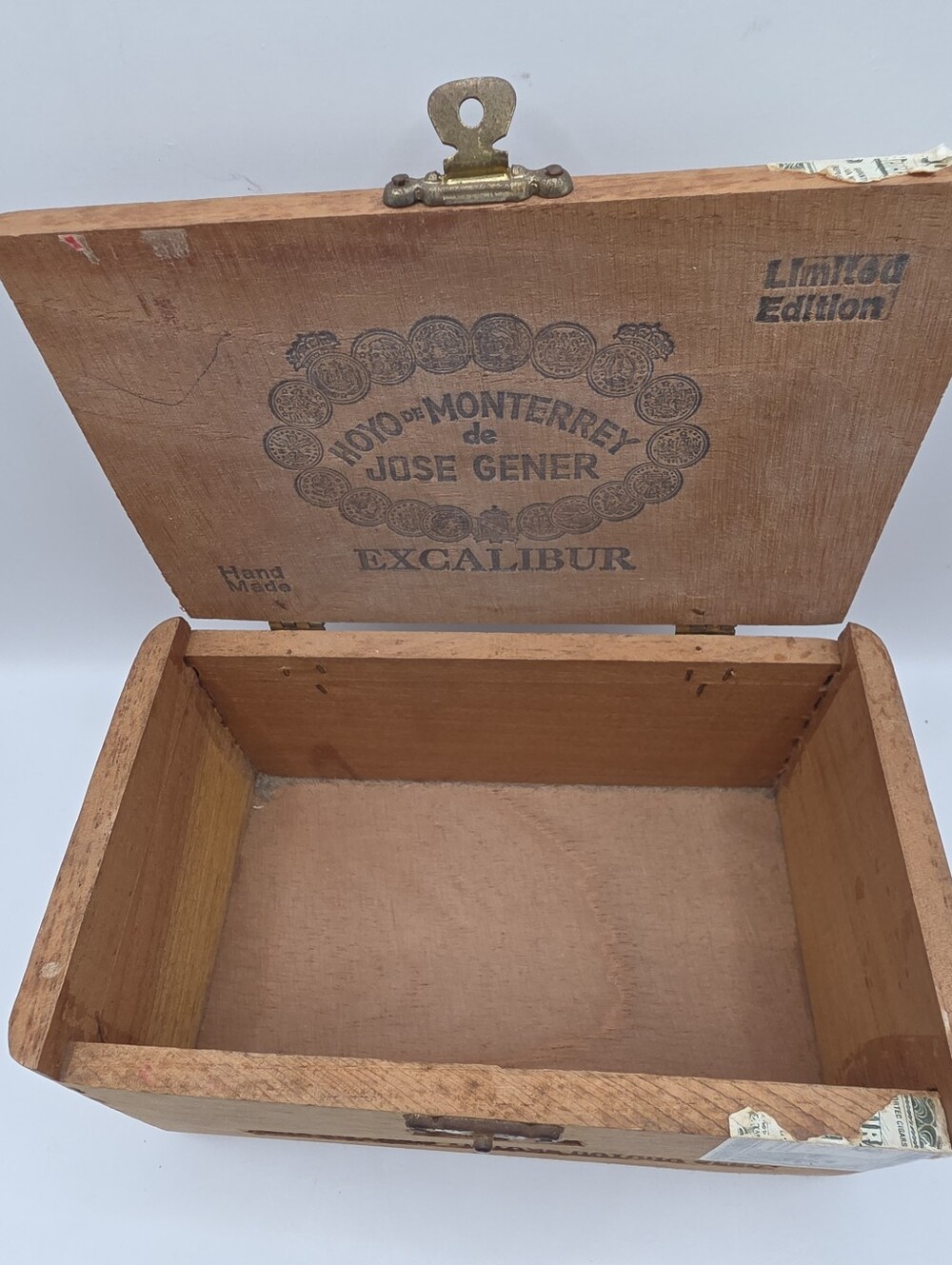 Vintage Hoyo de Monterrey Excalibur No. VI Wooden Cigar Box- Empty - Picture 2 of 4